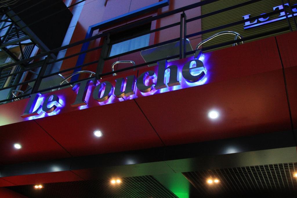 Le Touche Hotel バンコク都 エクステリア 写真